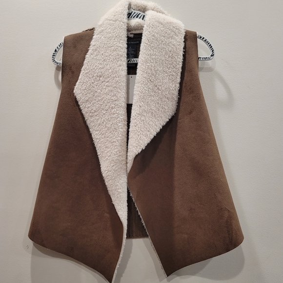 NWT Chelsea & Theodore Faux Fur Vest - S - Picture 2 of 8